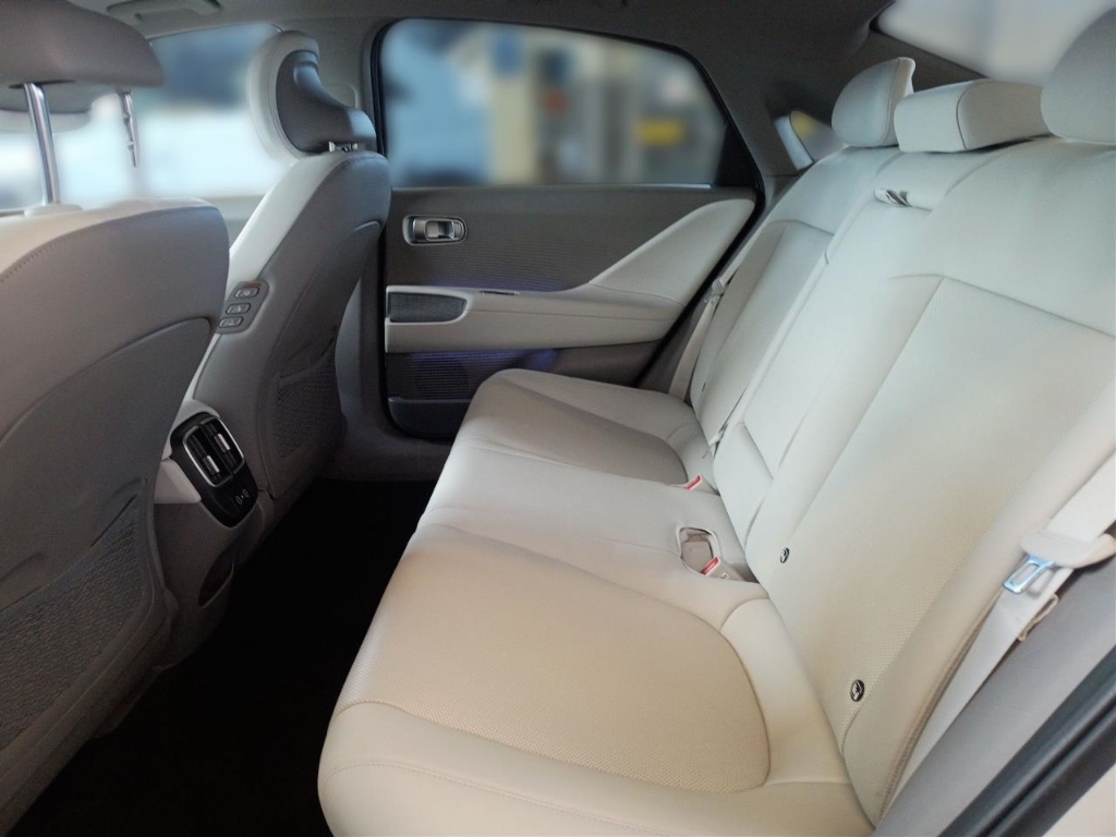 Fahrzeugabbildung Hyundai IONIQ 6 77,4kWh 4WD UNIQ Dig-Spiegel 20LM Schiebedach HUD Navi Digitales Cockpit Memory Sitze