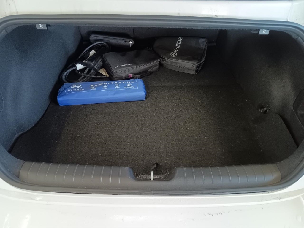 Fahrzeugabbildung Hyundai IONIQ 6 77,4kWh 4WD UNIQ Dig-Spiegel 20LM Schiebedach HUD Navi Digitales Cockpit Memory Sitze