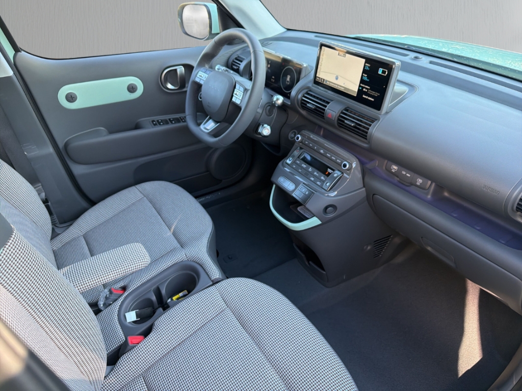 Fahrzeugabbildung Hyundai INSTER EV MY27 49kWh Lounge E-Komf-P. Navi Digitales Cockpit ACC Apple CarPlay