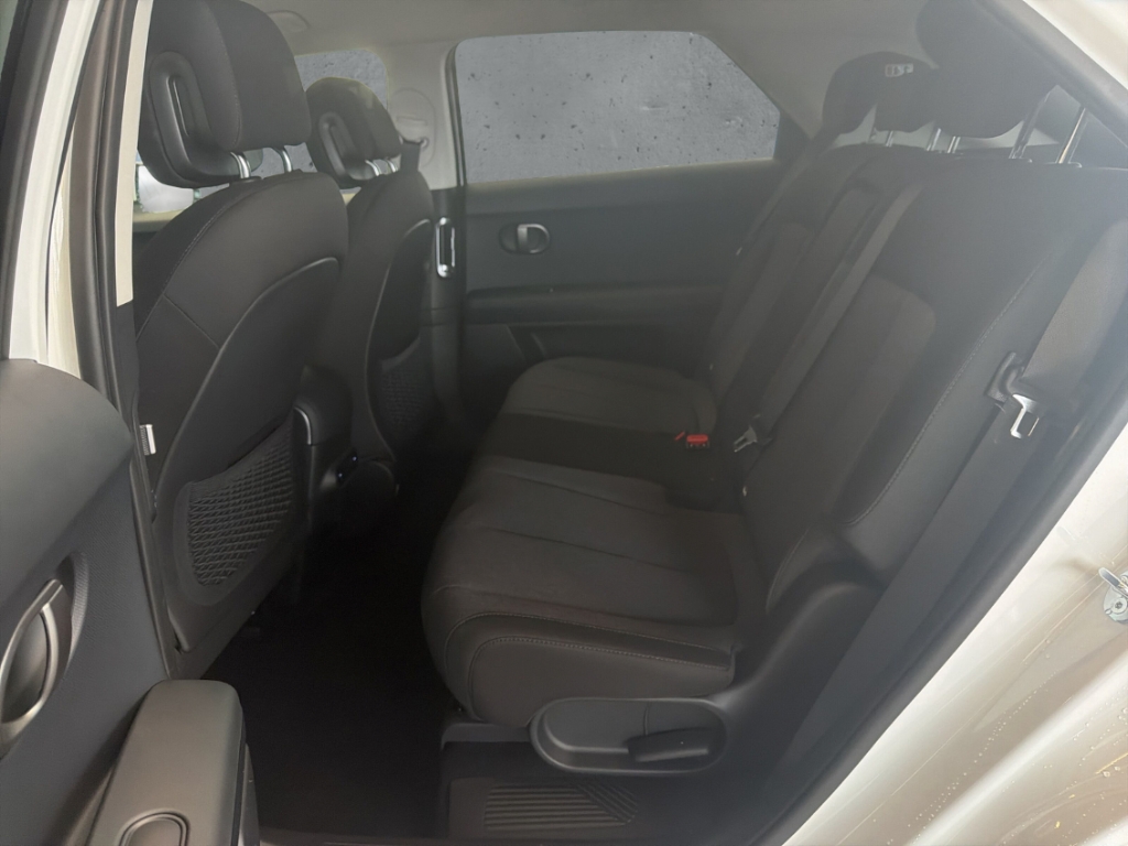 Fahrzeugabbildung Hyundai IONIQ 5 FL MY26 84kWh 2WD CENTRIQ Navi Digitales Cockpit LED ACC El. Heckklappe Apple CarPlay