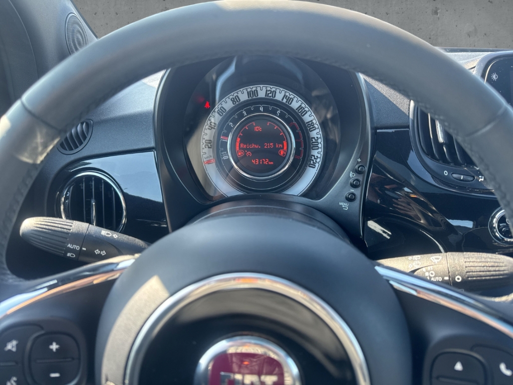 Fahrzeugabbildung Fiat 500 Lounge Berganfahrass. ESP Radio ABS