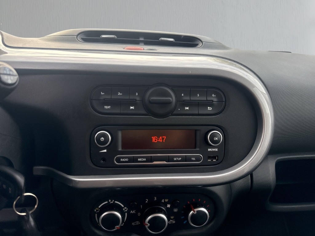 Fahrzeugabbildung Renault Twingo Limited Tempomat Radio ZV DAB GA Speedlimiter Klima