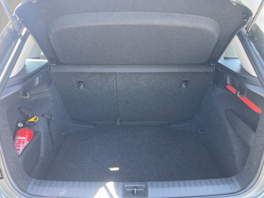 Fahrzeugabbildung SKODA Kamiq Selection 1.0 TSI DSG LED VC SHZ PDC Alu App