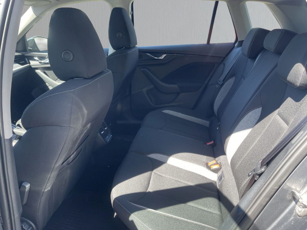 Fahrzeugabbildung SKODA Kamiq Selection 1.0 TSI DSG LED VC SHZ PDC Alu App