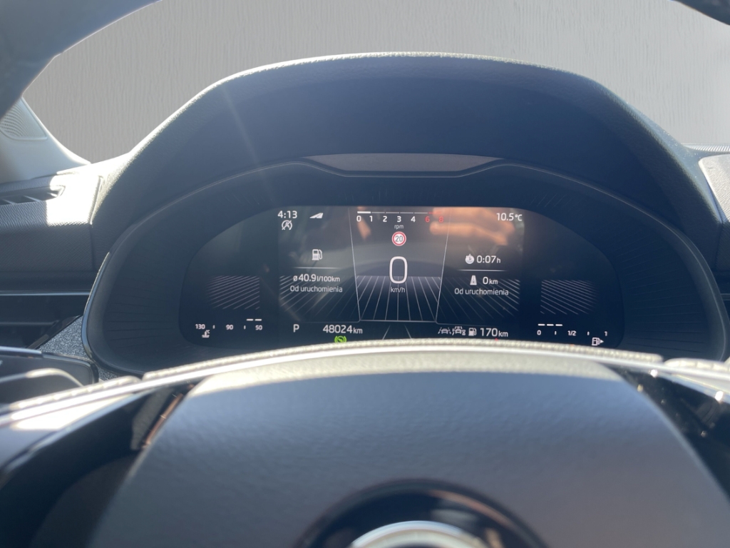 Fahrzeugabbildung SKODA Kamiq Selection 1.0 TSI DSG LED VC SHZ PDC Alu App