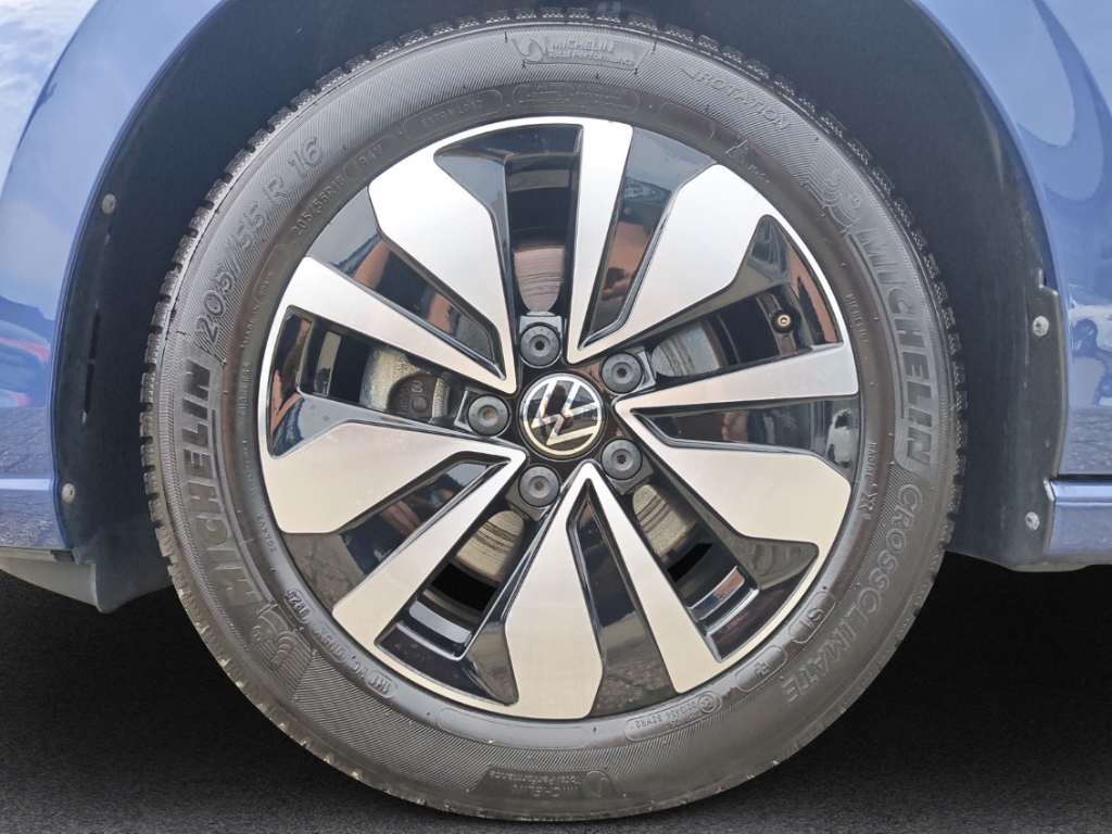 Fahrzeugabbildung Volkswagen Golf 1.5 TSI Life Goal AHK LED+ Navi ACC SHZ LHZ