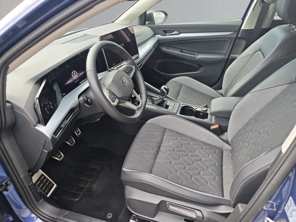 Fahrzeugabbildung Volkswagen Golf 1.5 TSI Life Goal AHK LED+ Navi ACC SHZ LHZ