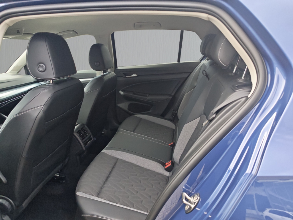 Fahrzeugabbildung Volkswagen Golf 1.5 TSI Life Goal AHK LED+ Navi ACC SHZ LHZ
