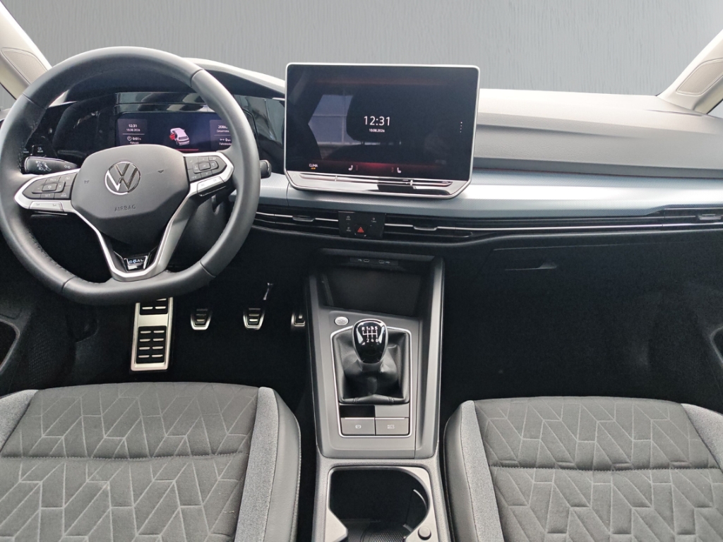 Fahrzeugabbildung Volkswagen Golf 1.5 TSI Life Goal AHK LED+ Navi ACC SHZ LHZ