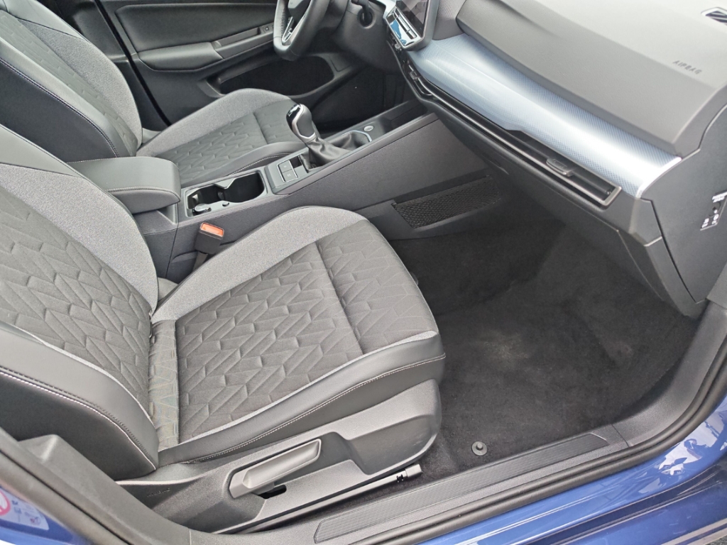 Fahrzeugabbildung Volkswagen Golf 1.5 TSI Life Goal AHK LED+ Navi ACC SHZ LHZ