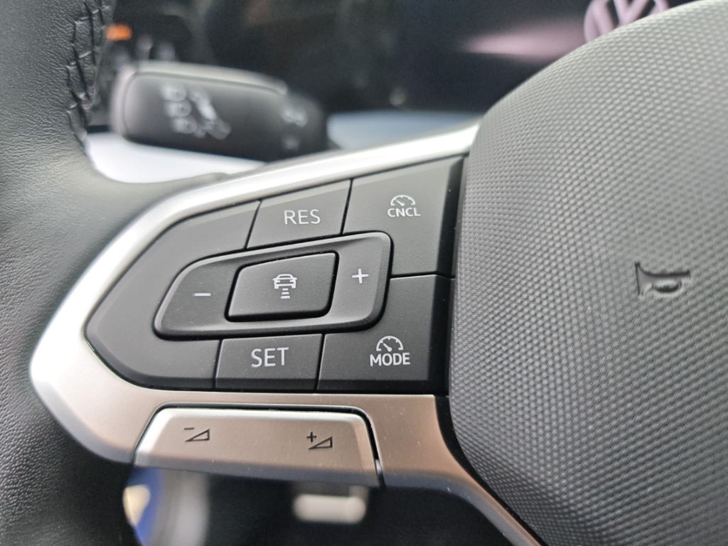Fahrzeugabbildung Volkswagen Golf 1.5 TSI Life Goal AHK LED+ Navi ACC SHZ LHZ