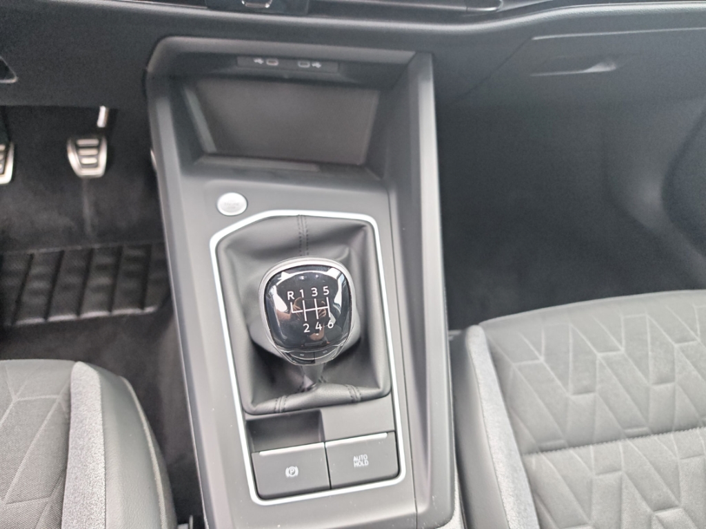 Fahrzeugabbildung Volkswagen Golf 1.5 TSI Life Goal AHK LED+ Navi ACC SHZ LHZ