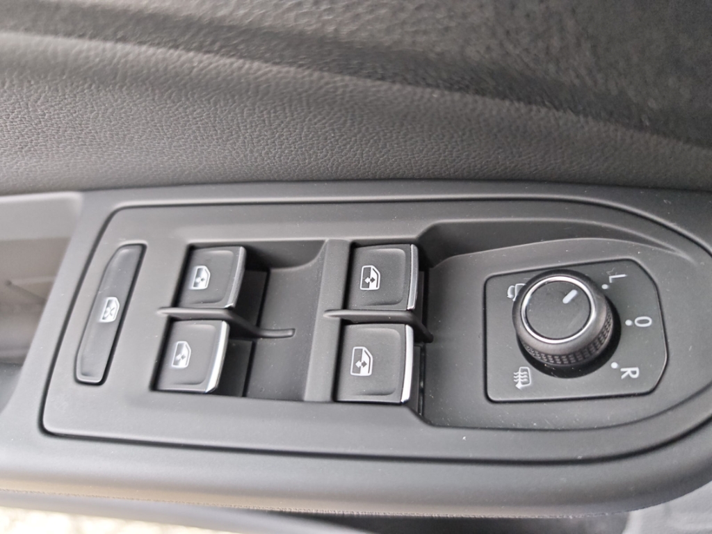 Fahrzeugabbildung Volkswagen Golf 1.5 TSI Life Goal AHK LED+ Navi ACC SHZ LHZ