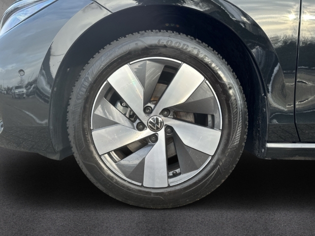 Fahrzeugabbildung Volkswagen Passat Variant TDI DSG Business AHK Nav 360° LHZ