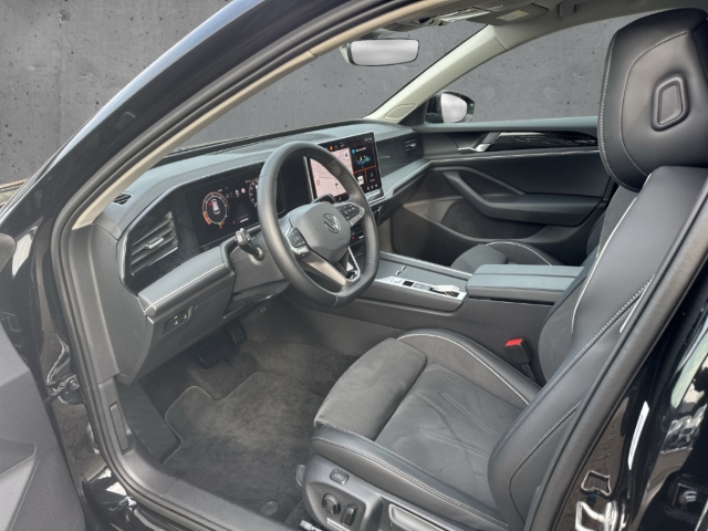 Fahrzeugabbildung Volkswagen Passat Variant TDI DSG Business AHK Nav 360° LHZ