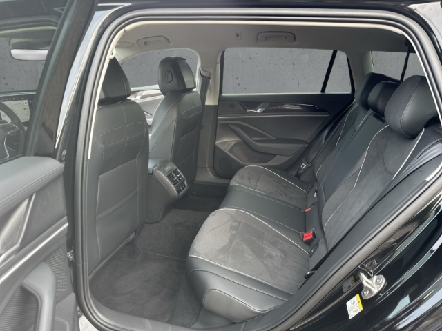 Fahrzeugabbildung Volkswagen Passat Variant TDI DSG Business AHK Nav 360° LHZ