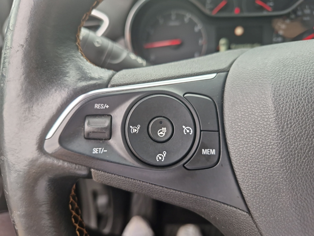 Fahrzeugabbildung Opel Crossland 1.2 Turbo Innovation AHK Navi SHZ GRA PDC Klimaauto
