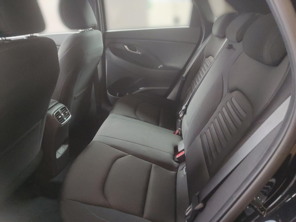 Fahrzeugabbildung Hyundai i30 FL 5trg 1.0 T-GDI DCT Advantage Navi Digitales Cockpit LED Apple CarPlay Android Auto