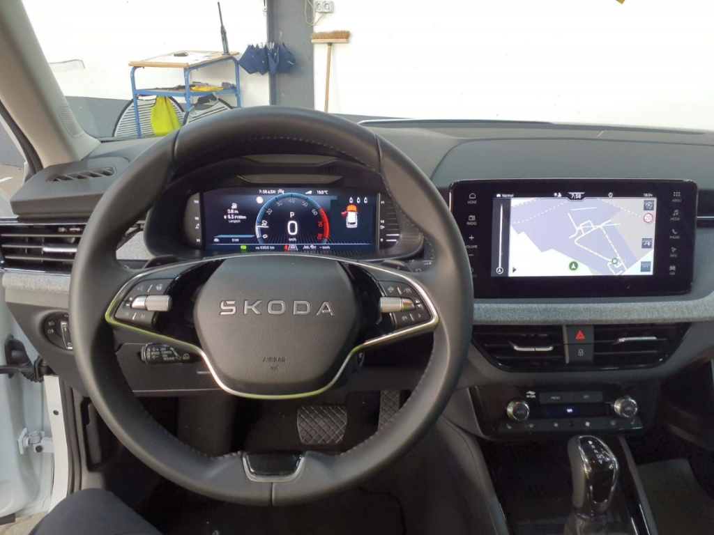 Fahrzeugabbildung SKODA Kamiq 1.5 TSI DSG Tour AHK MatrLED Nav ACC SHZ