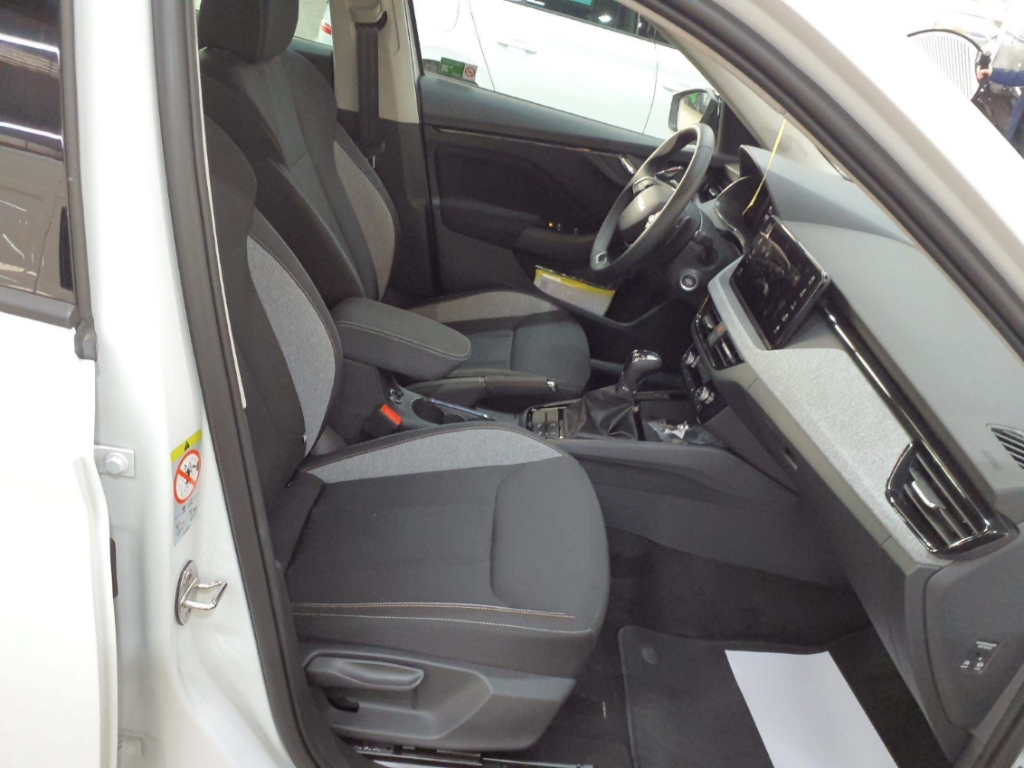 Fahrzeugabbildung SKODA Kamiq 1.5 TSI DSG Tour AHK MatrLED Nav ACC SHZ