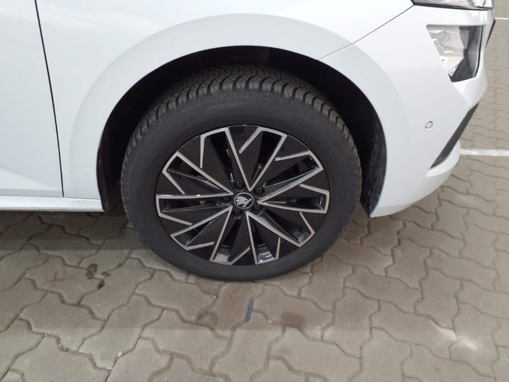 Fahrzeugabbildung SKODA Kamiq 1.5 TSI DSG Tour AHK MatrLED Nav ACC SHZ
