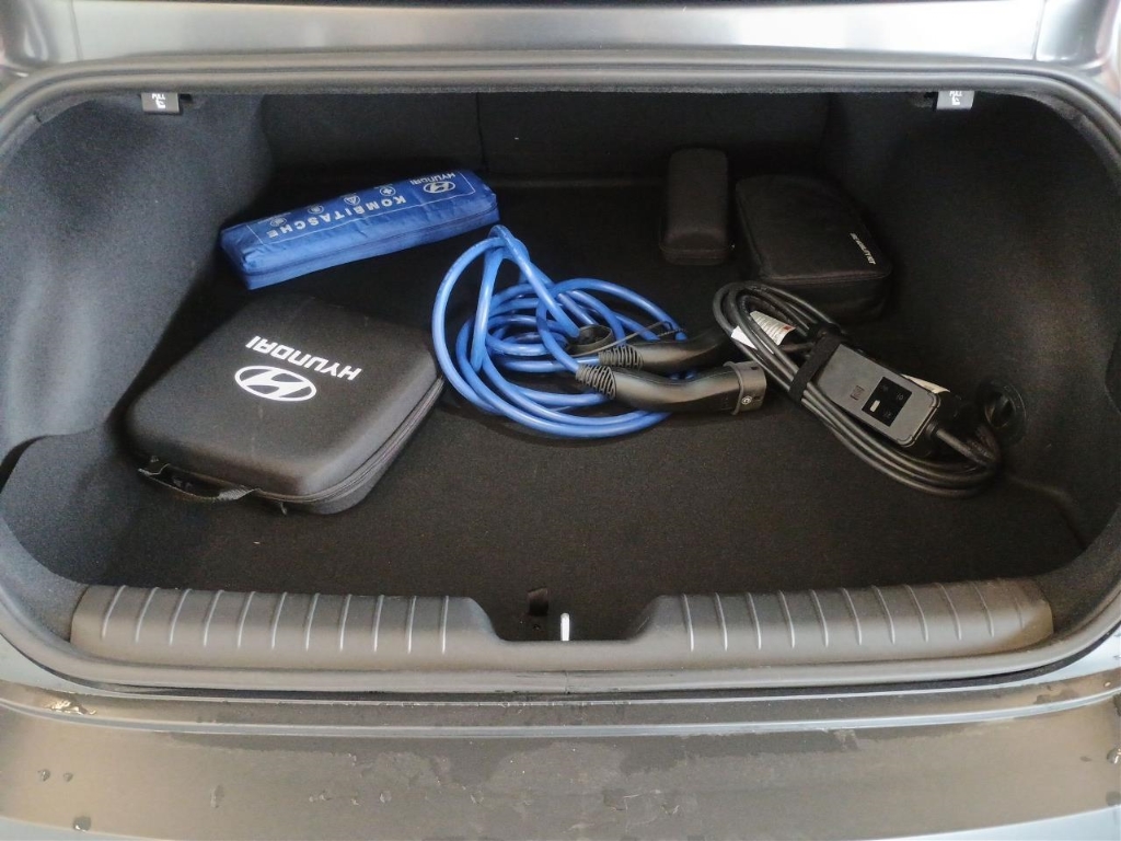 Fahrzeugabbildung Hyundai IONIQ 6 77,4kWh 4WD UNIQ Digi-Spiegel HUD Navi Digitales Cockpit Memory Sitze Soundsystem Bose