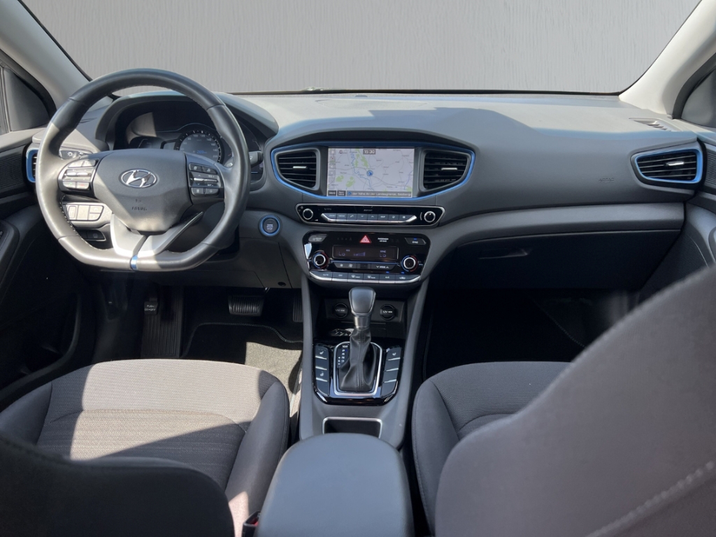 Fahrzeugabbildung Hyundai IONIQ Hybrid Style DAB SHZ LenkradHZG