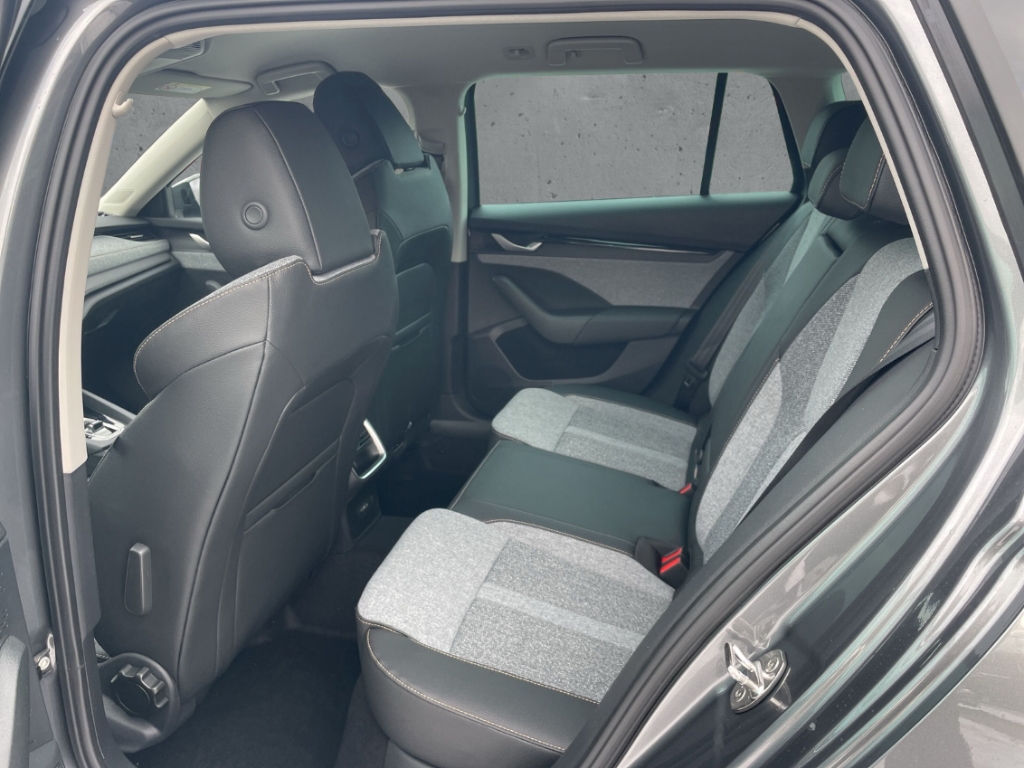 Fahrzeugabbildung SKODA Octavia Combi 2.0 TDI DSG SELECTION LED Navi AHK