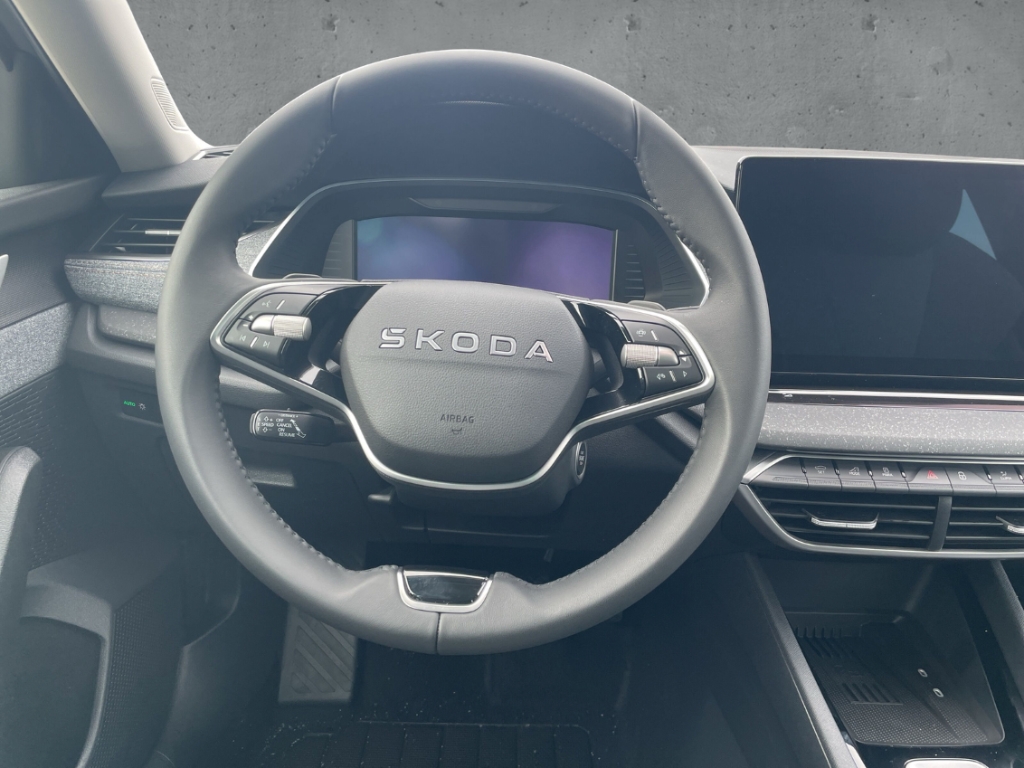 Fahrzeugabbildung SKODA Octavia Combi 2.0 TDI DSG SELECTION LED Navi AHK