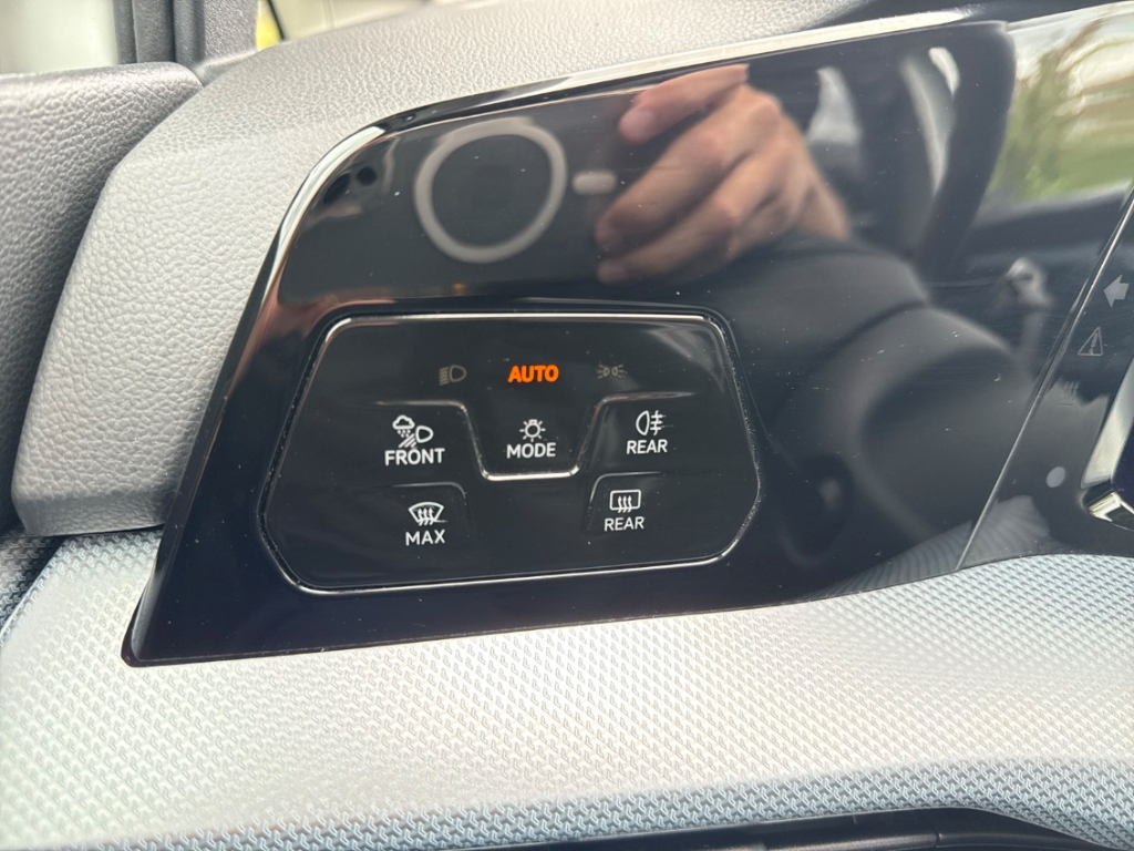 Fahrzeugabbildung Volkswagen Golf 1.5 TSI Goal AHK ACC RKam LED+ Navi SHZ LHZ