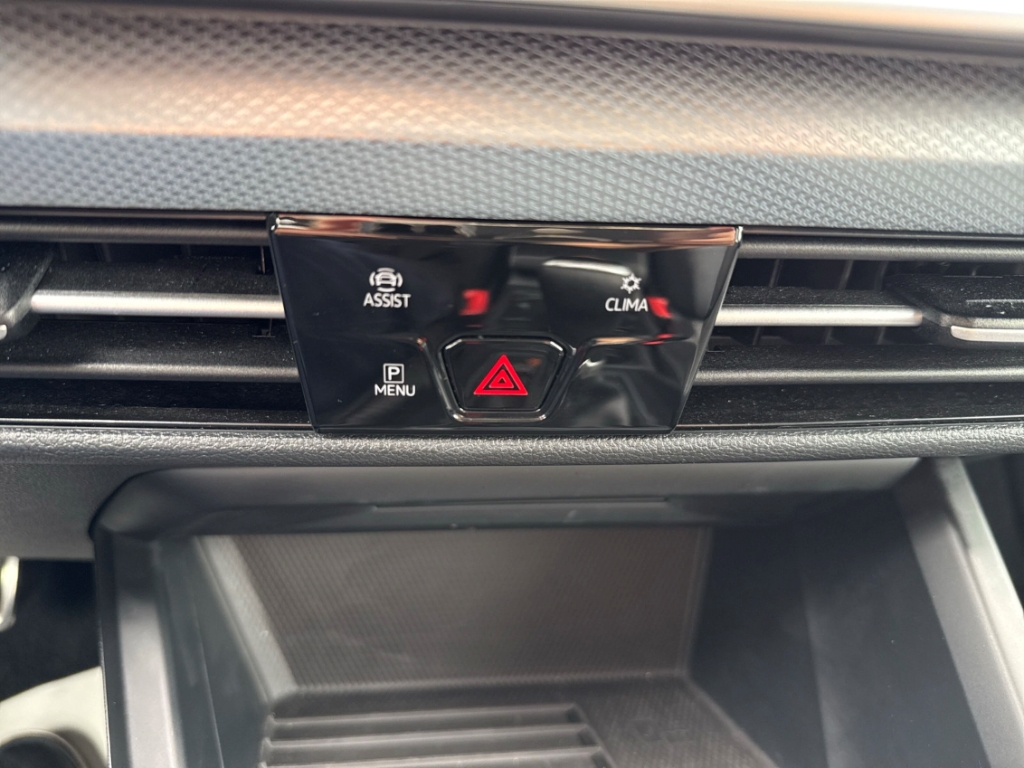 Fahrzeugabbildung Volkswagen Golf 1.5 TSI Goal AHK ACC RKam LED+ Navi SHZ LHZ