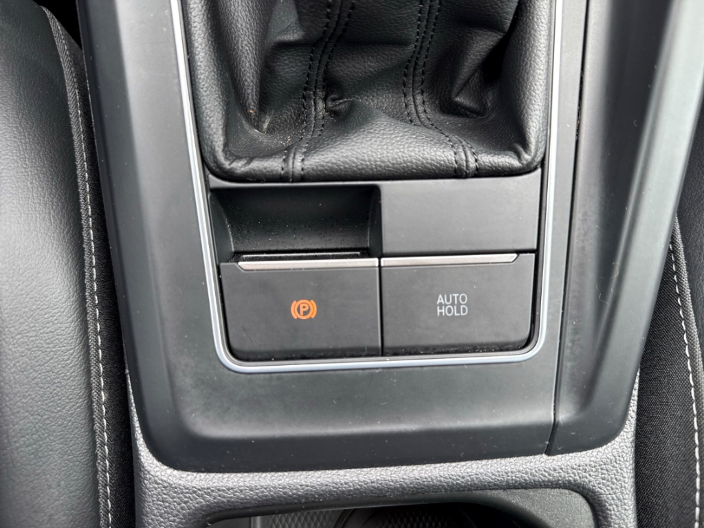 Fahrzeugabbildung Volkswagen Golf 1.5 TSI Goal AHK ACC RKam LED+ Navi SHZ LHZ