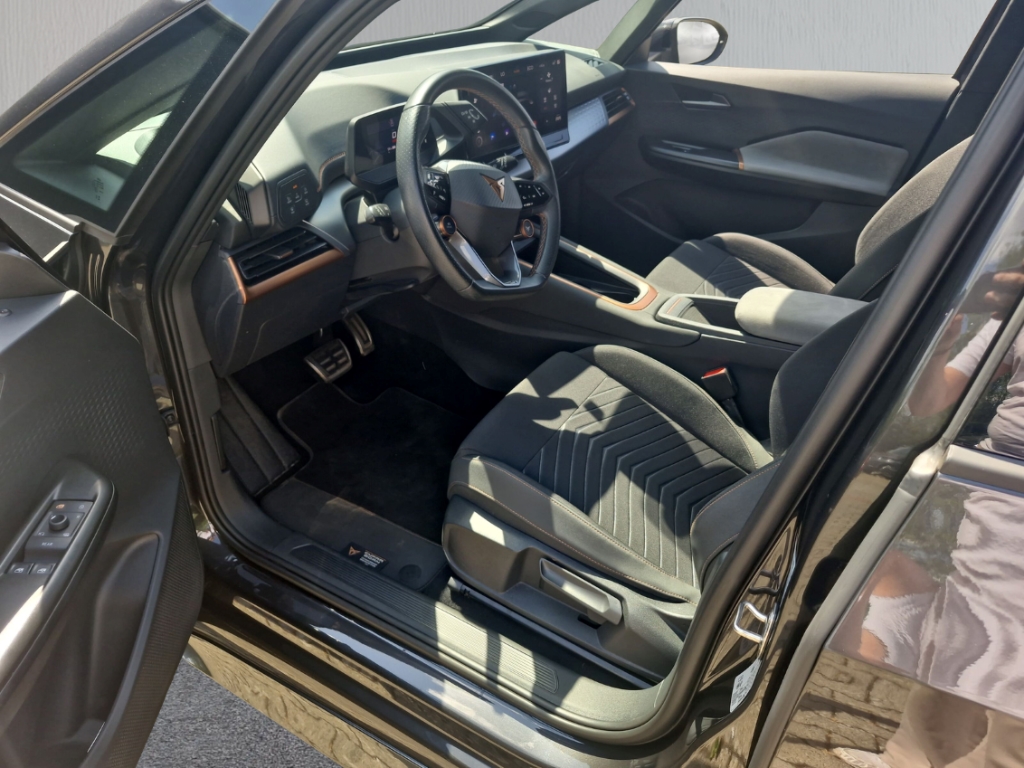 Fahrzeugabbildung CUPRA Born 170 kW eBoost Wärmepumpe NAVI LED Klima R-Kam Fron Digitales Cockpit 360 Kamera