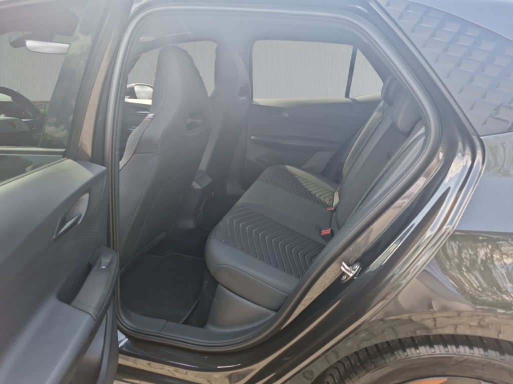 Fahrzeugabbildung CUPRA Born 170 kW eBoost Wärmepumpe NAVI LED Klima R-Kam Fron Digitales Cockpit 360 Kamera