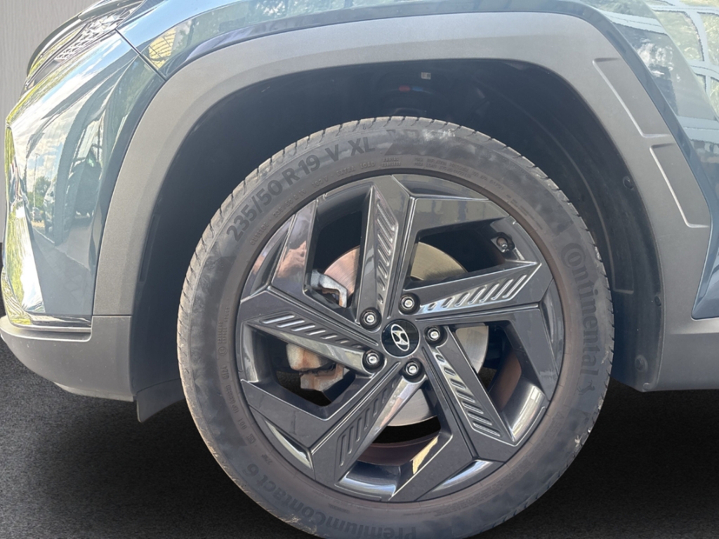 Fahrzeugabbildung Hyundai TUCSON 1.6 T-GDi MT 2WD ADVANTAGE Dachlackierung Navi Digitales Cockpit Soundsystem