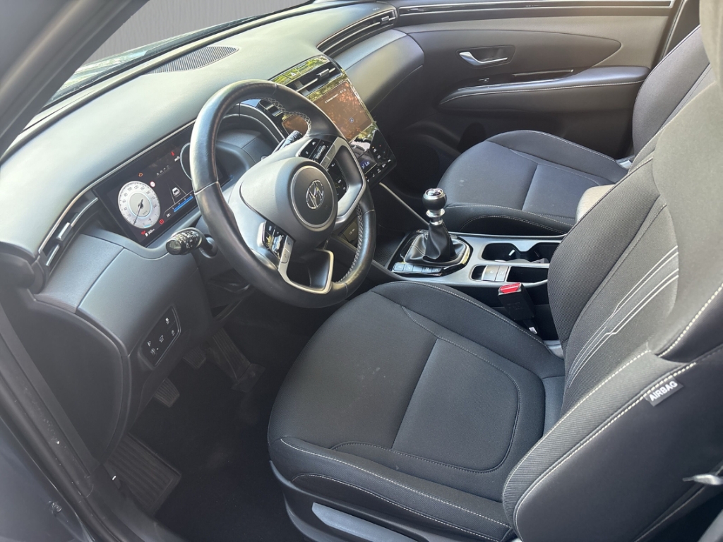 Fahrzeugabbildung Hyundai TUCSON 1.6 T-GDi MT 2WD ADVANTAGE Dachlackierung Navi Digitales Cockpit Soundsystem