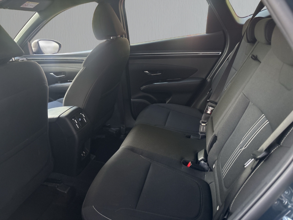 Fahrzeugabbildung Hyundai TUCSON 1.6 T-GDi MT 2WD ADVANTAGE Dachlackierung Navi Digitales Cockpit Soundsystem