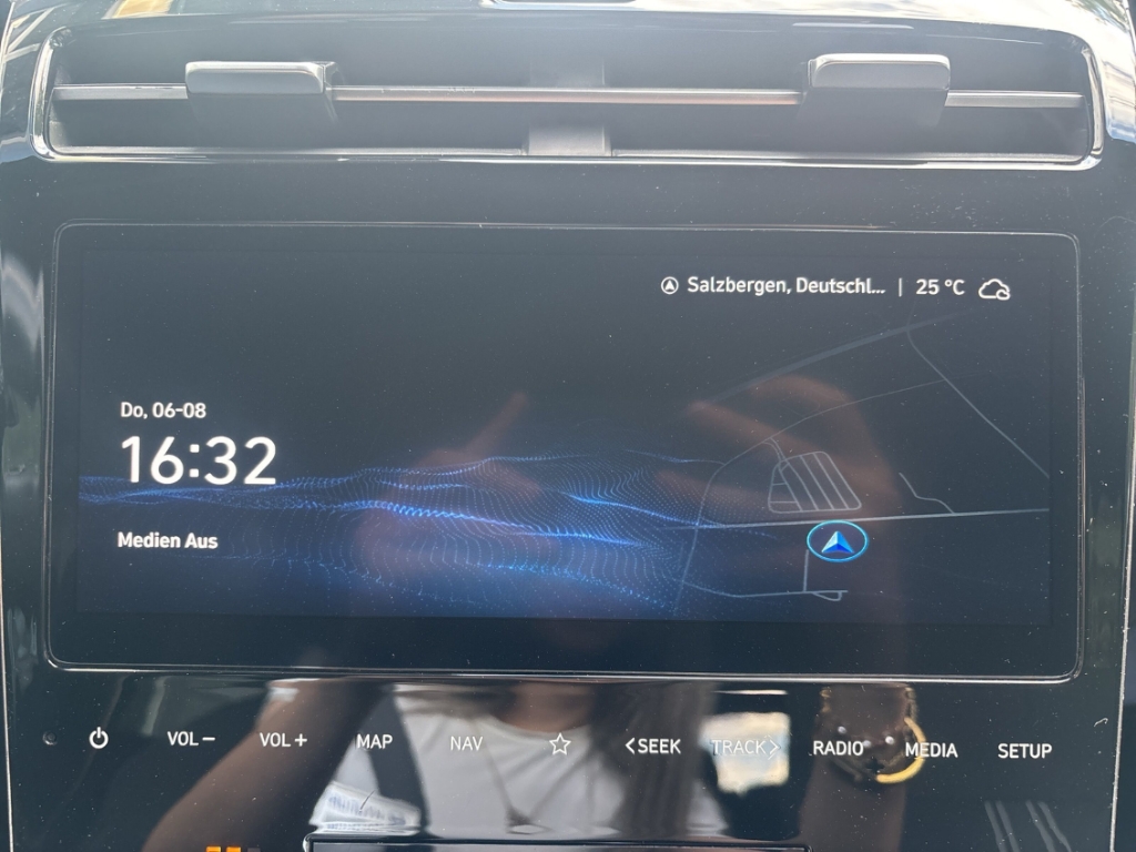 Fahrzeugabbildung Hyundai TUCSON 1.6 T-GDi MT 2WD ADVANTAGE Dachlackierung Navi Digitales Cockpit Soundsystem