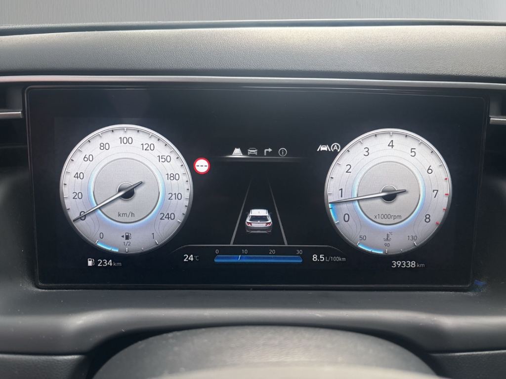 Fahrzeugabbildung Hyundai TUCSON 1.6 T-GDi MT 2WD ADVANTAGE Dachlackierung Navi Digitales Cockpit Soundsystem