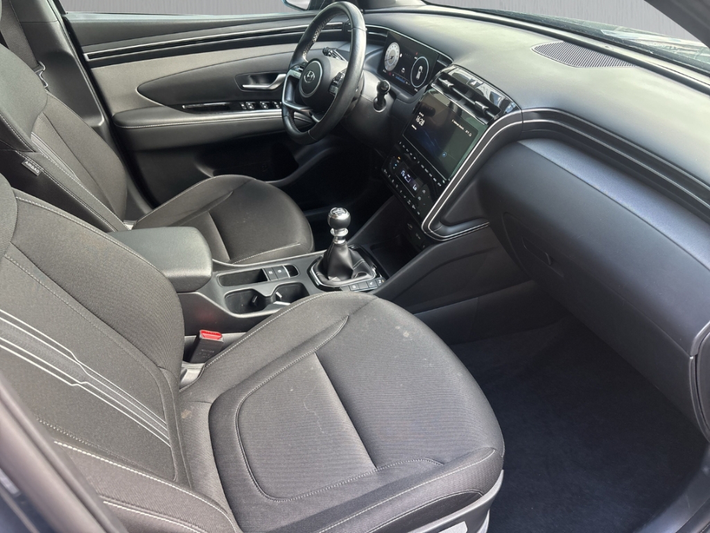 Fahrzeugabbildung Hyundai TUCSON 1.6 T-GDi MT 2WD ADVANTAGE Dachlackierung Navi Digitales Cockpit Soundsystem