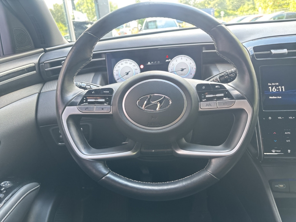 Fahrzeugabbildung Hyundai TUCSON 1.6 T-GDi MT 2WD ADVANTAGE Dachlackierung Navi Digitales Cockpit Soundsystem