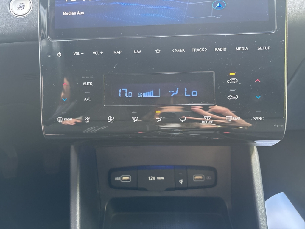 Fahrzeugabbildung Hyundai TUCSON 1.6 T-GDi MT 2WD ADVANTAGE Dachlackierung Navi Digitales Cockpit Soundsystem