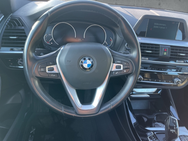 Fahrzeugabbildung BMW X3 20 d Advantage xDrive PANO NAV LEDER KLIM APP