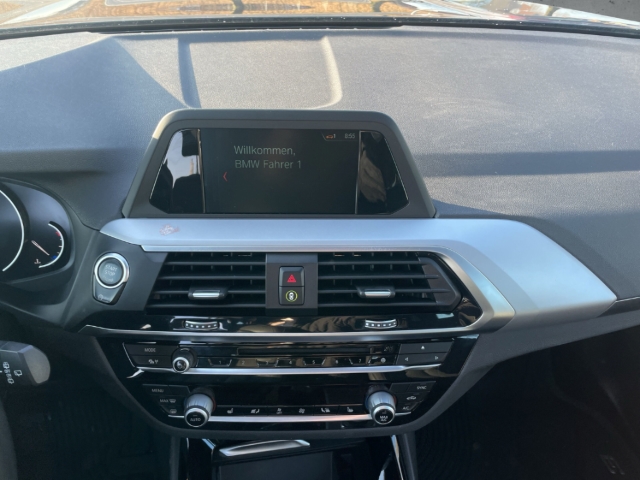 Fahrzeugabbildung BMW X3 20 d Advantage xDrive PANO NAV LEDER KLIM APP