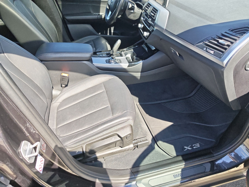 Fahrzeugabbildung BMW X3 20d xDrive Advantage PANO NAV LEDER KLIM APP