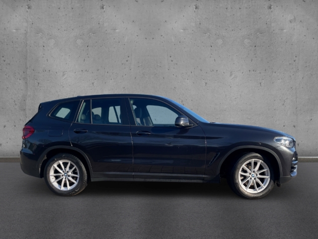 Fahrzeugabbildung BMW X3 20 d Advantage xDrive PANO NAV LEDER KLIM APP