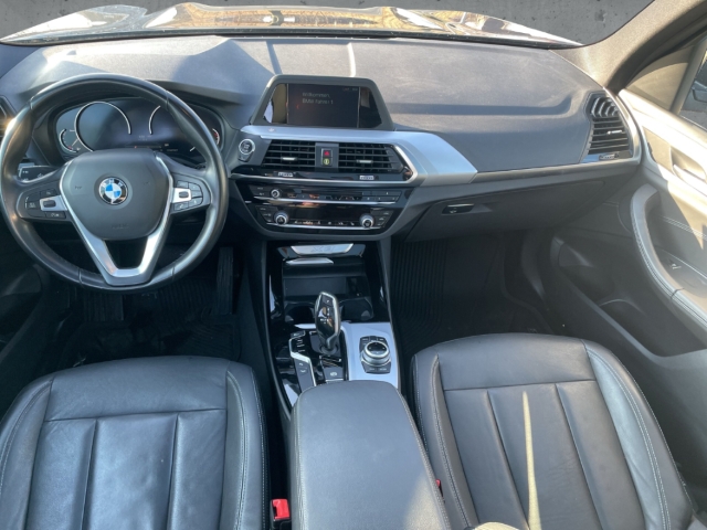 Fahrzeugabbildung BMW X3 20 d Advantage xDrive PANO NAV LEDER KLIM APP