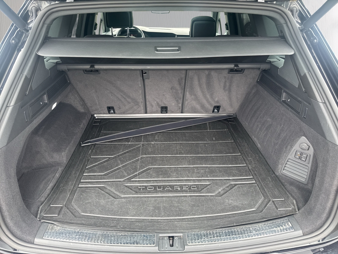 Fahrzeugabbildung Volkswagen Touareg 4Motion V6 3.0 TDI R-Line ACC PDCv+h SHZ Temp