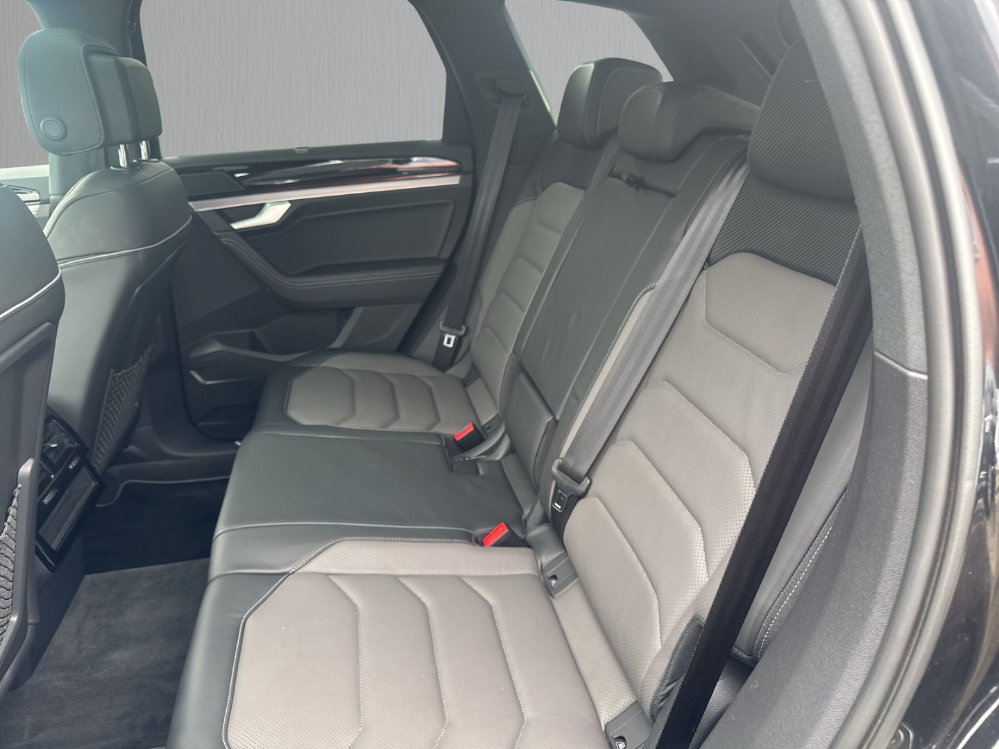 Fahrzeugabbildung Volkswagen Touareg 4Motion V6 3.0 TDI R-Line ACC PDCv+h SHZ Temp