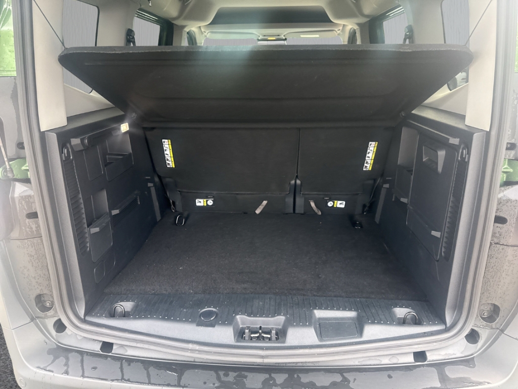 Fahrzeugabbildung Ford Tourneo Courier Active DCT Navi ACC BLIS Winter Klimaaut.